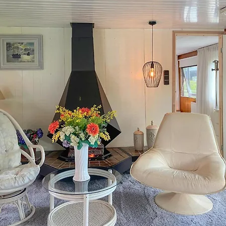 Beautiful Ship-boat In With Wifi And 2 Bedrooms 보트호텔